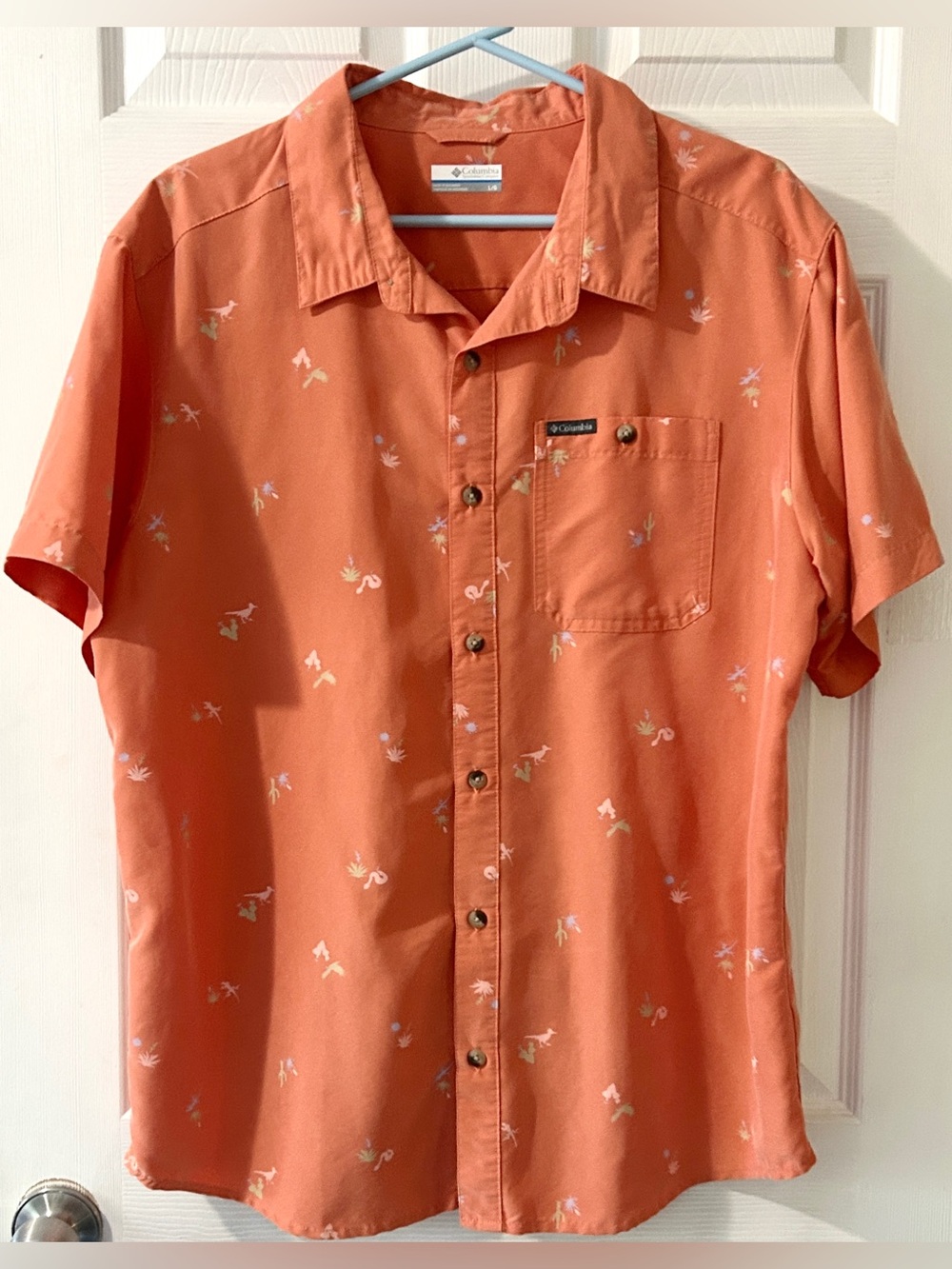 Men’s Columbia Pine Canyon Short Sleeve  Shirt-Cactus Geckos Snakes-Coral L